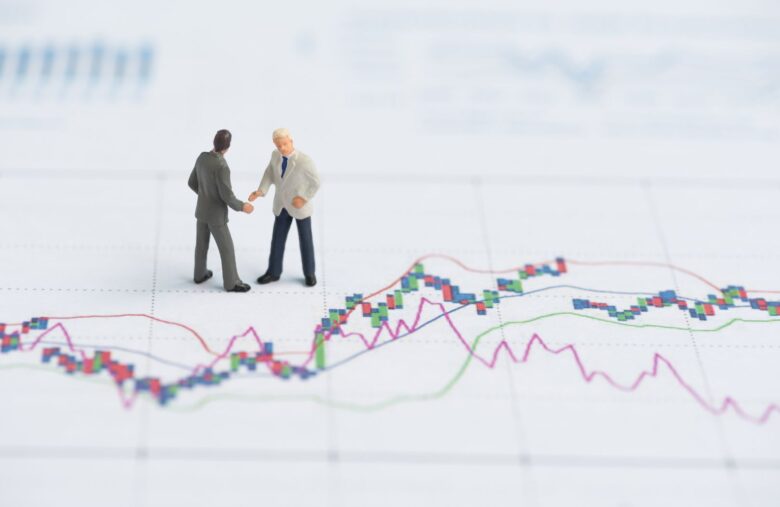 Bitcoin, XRP, ETH Steady as BTC ETFs Attract $590M Inflows