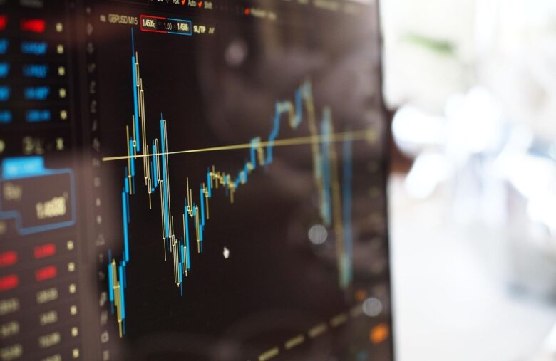 XRP Falls Below 200-day Average, Bitcoin Dips to $105K as Traders Eye Core PCE