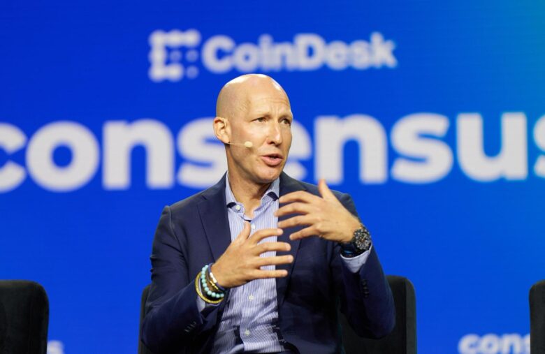 ‘Really Great Example’: Coinbase Praised for Hack Response Amid $400M Crisis