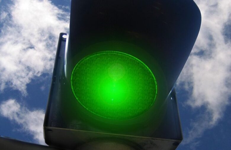 Proven Bitcoin Momentum Indicator Flashes Green, Supporting Analyst $140K-$200K Price Predictions