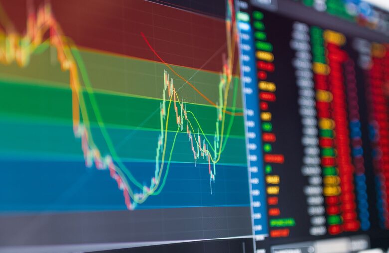 DOGE, XRP, SOL Show Price Bottoming as Bitcoin Traders Remain Optimistic