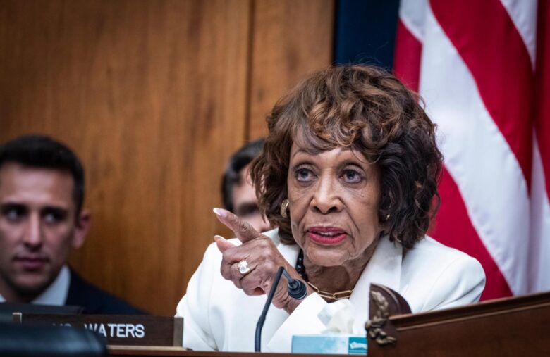 Dems Say They’re Blocked From Info on Verge of Crypto Market Structure Bill Hearings